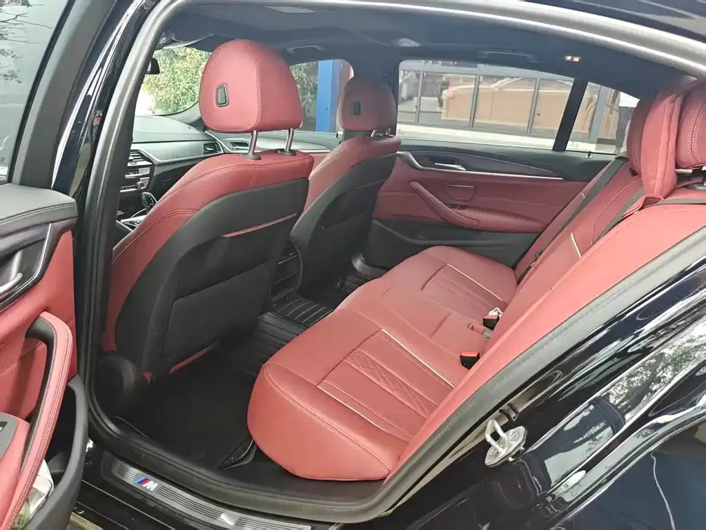 BMW 5 Series 2023 из CN, фото 3