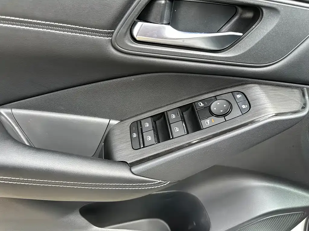 Nissan Qashqai — фото 7
