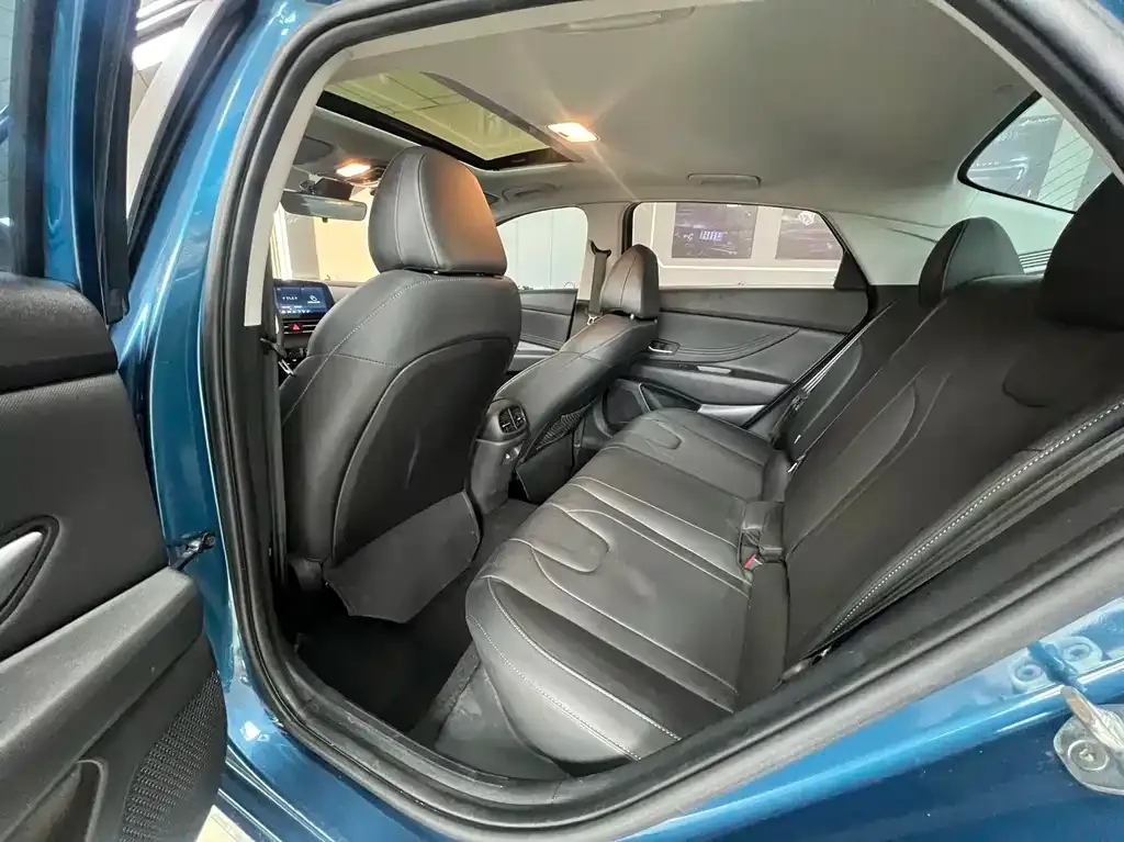 Hyundai Elantra — фото 6