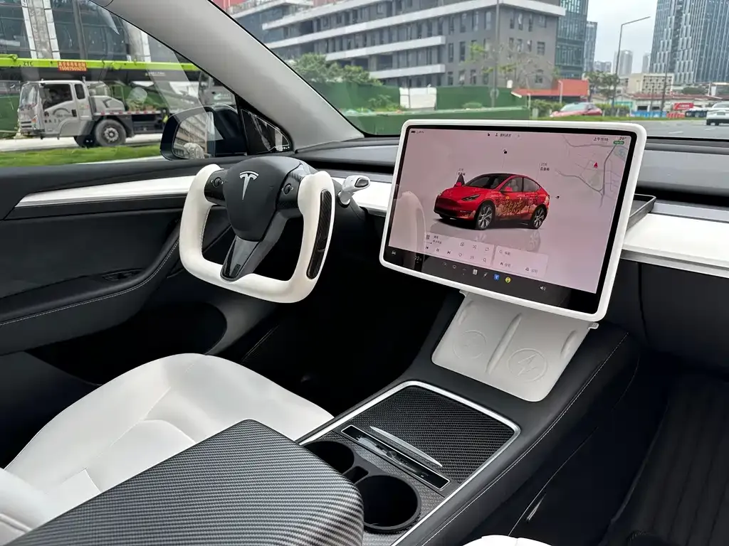 Tesla Model Y — фото 6
