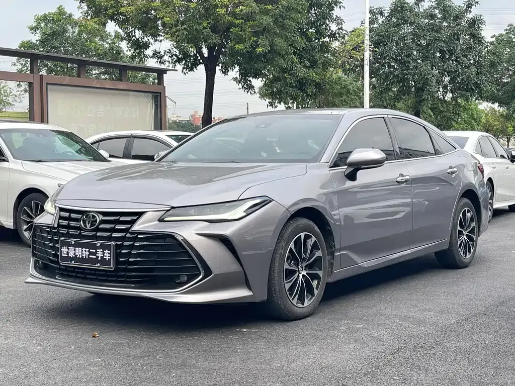 Toyota Avalon — фото 1