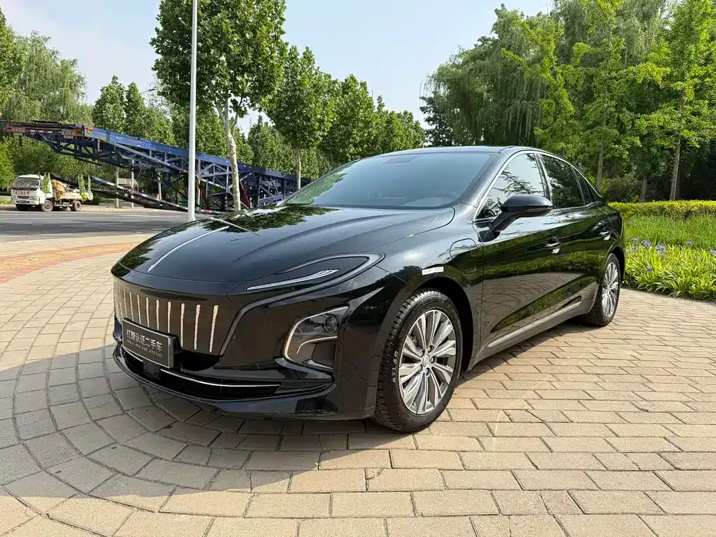 Hongqi E-QM5 — фото 1