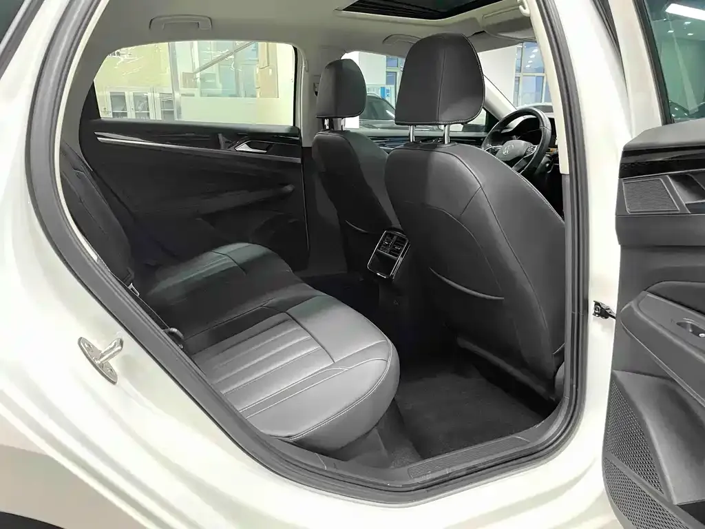Volkswagen Passat — фото 10
