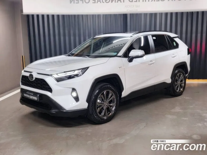 Toyota RAV4 — фото 1