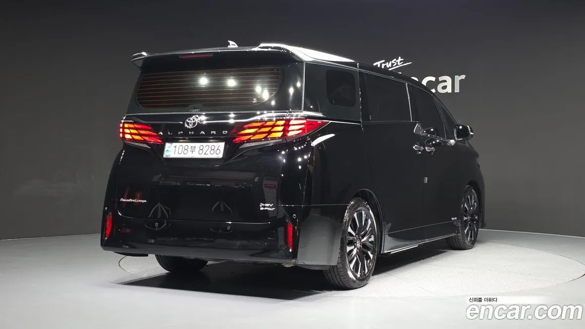 Toyota Alphard — фото 6
