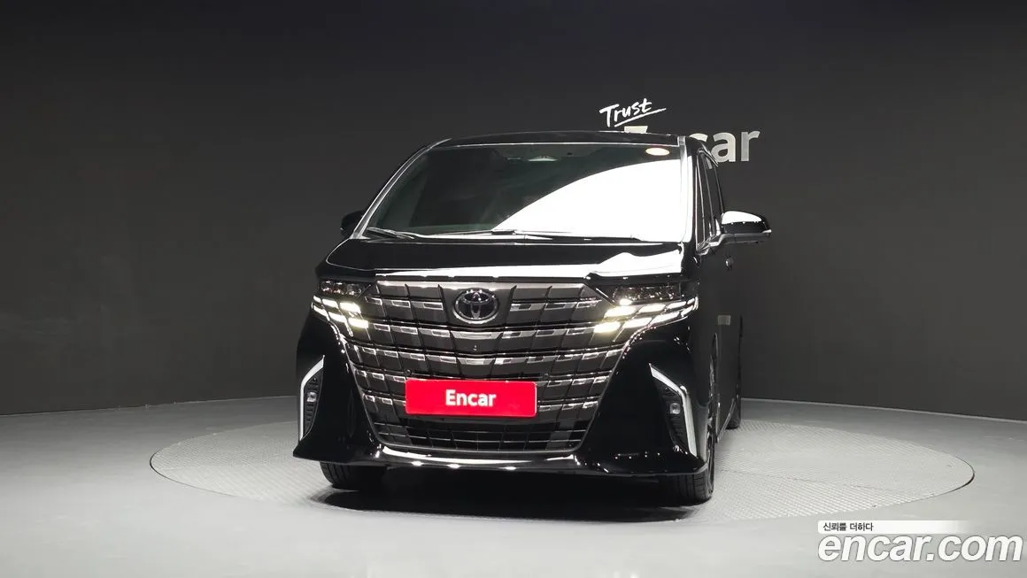 Toyota Alphard — фото 2