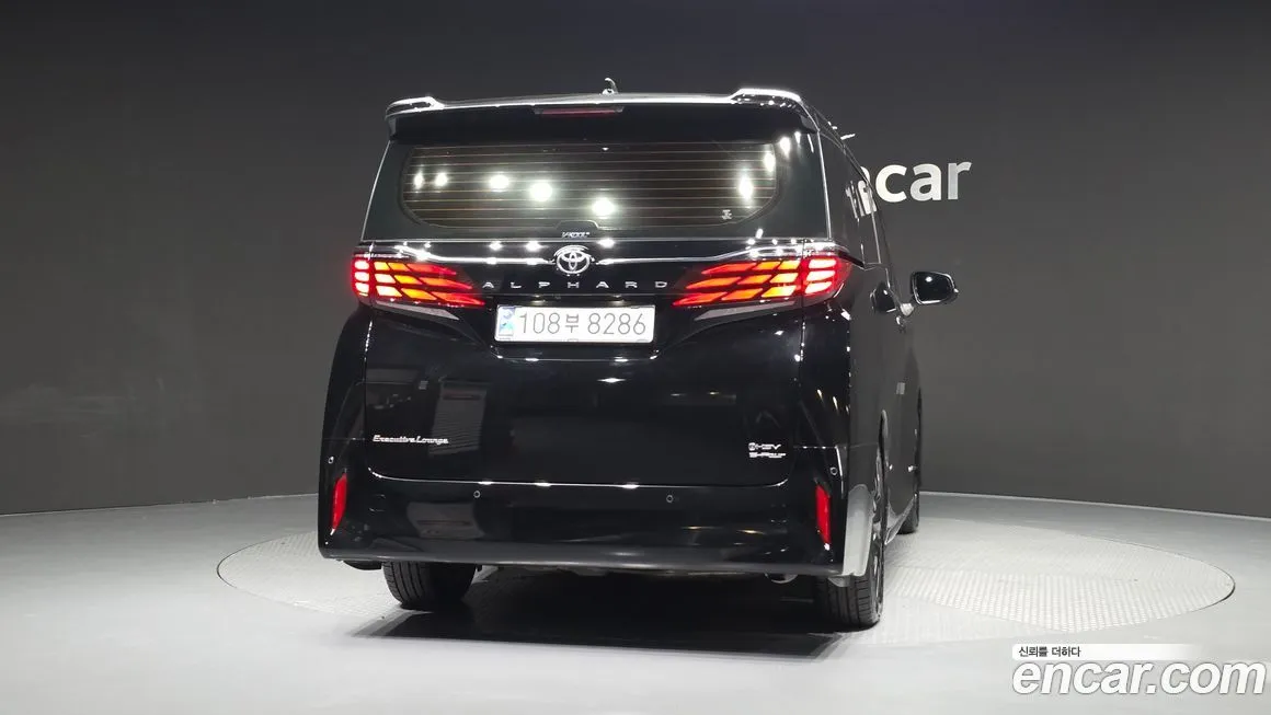 Toyota Alphard — фото 10