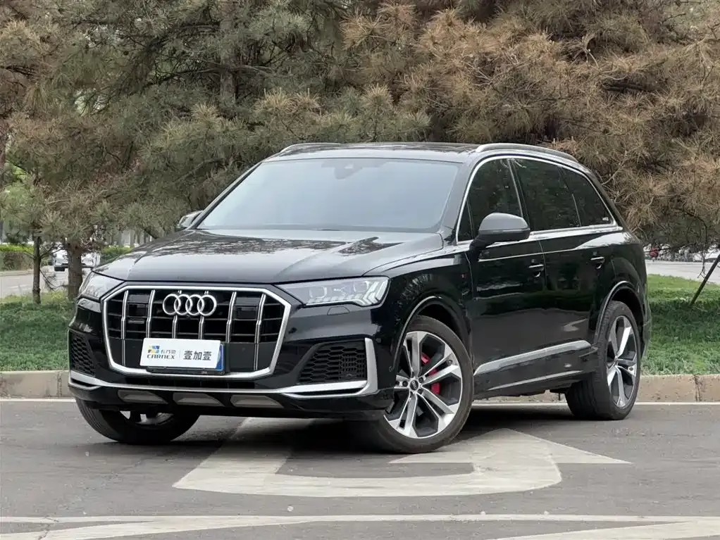 Audi Q7 — фото 1