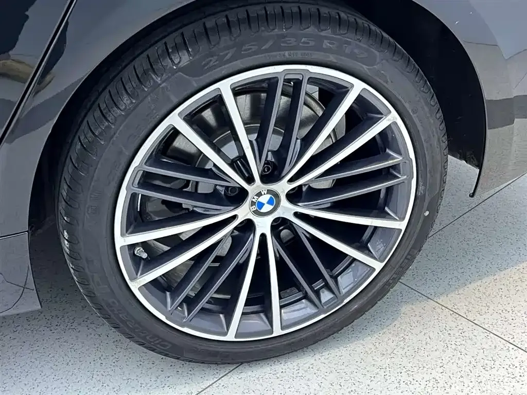 BMW 5 Series — фото 8