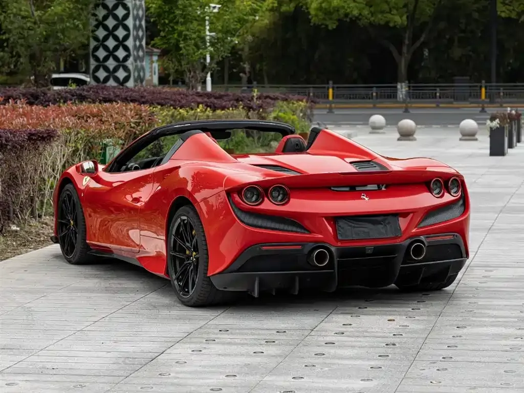 Ferrari F8 — фото 7