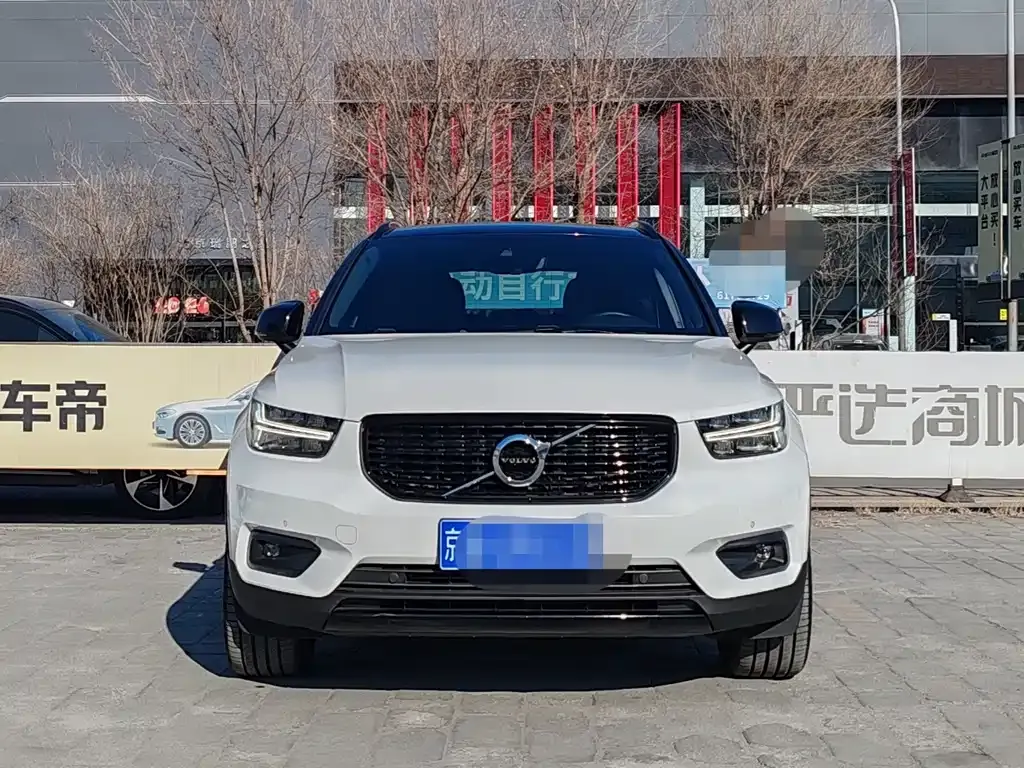 Volvo XC40 — фото 2