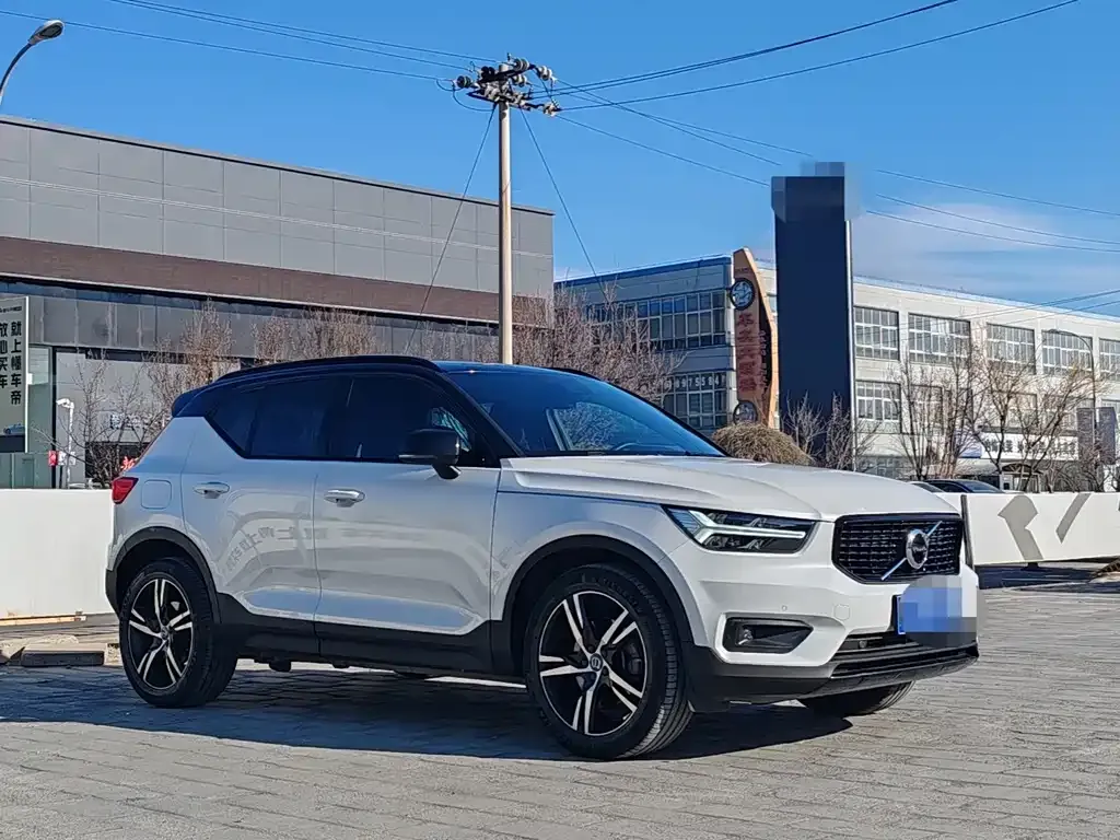 Volvo XC40 — фото 4