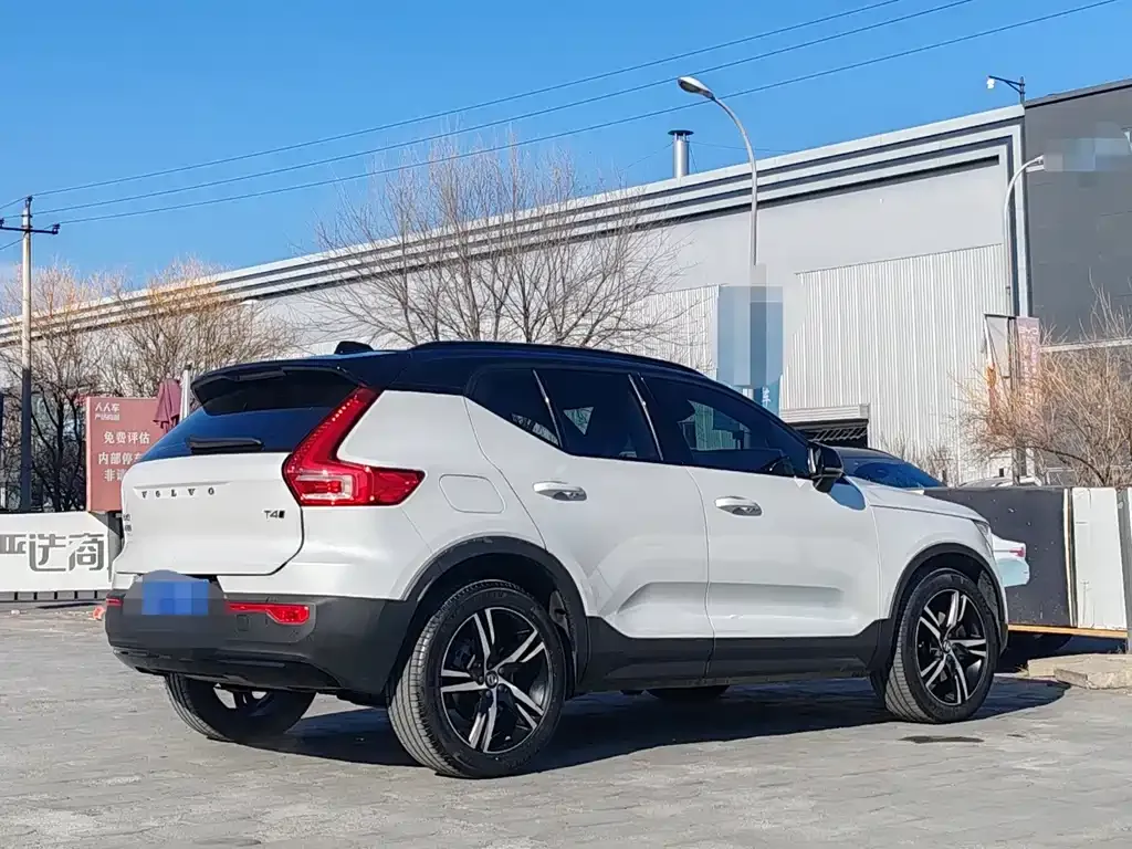 Volvo XC40 — фото 3