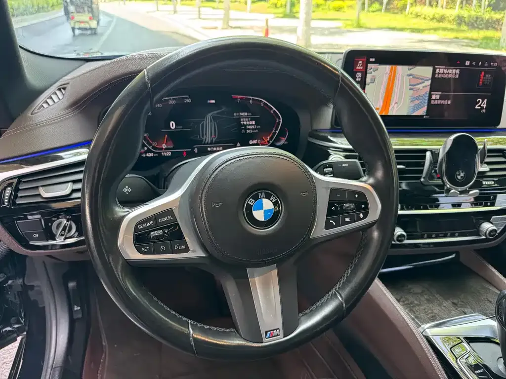 BMW 5 Series — фото 10