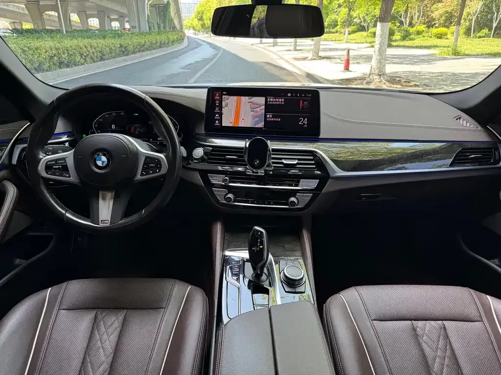 BMW 5 Series — фото 2