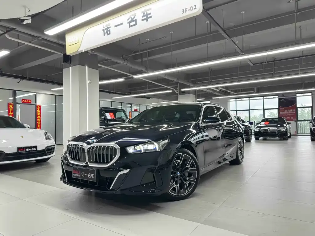BMW 5 Series — фото 1