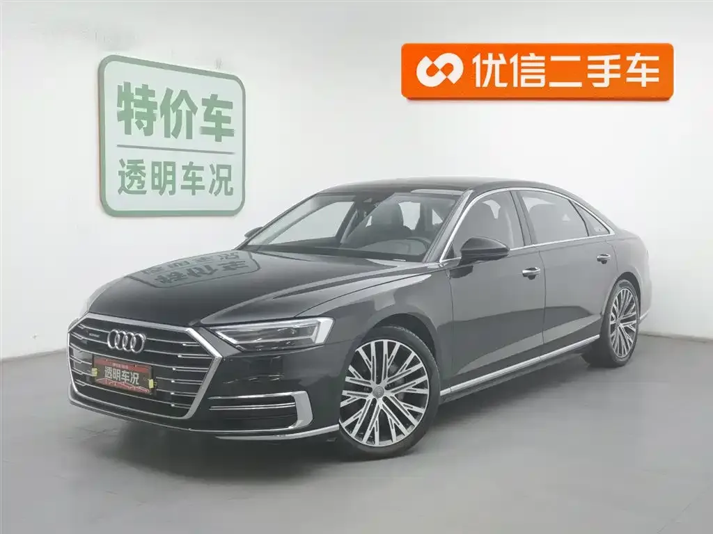 Audi A8 — фото 1