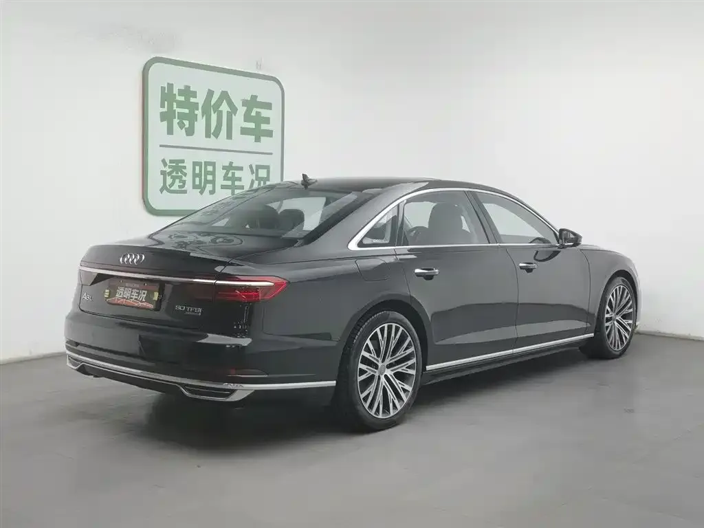 Audi A8 — фото 3