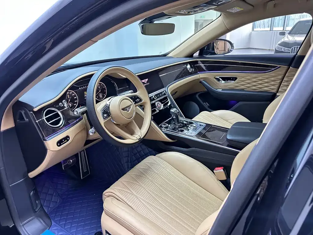 Bentley Flying Spur — фото 10