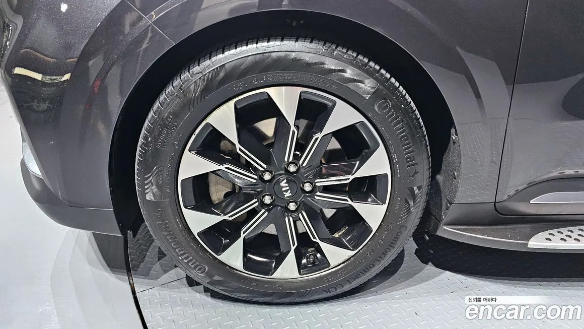 Kia Carnival — фото 10