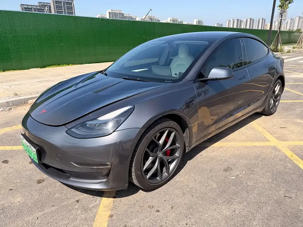 Tesla Model 3 — фото 1
