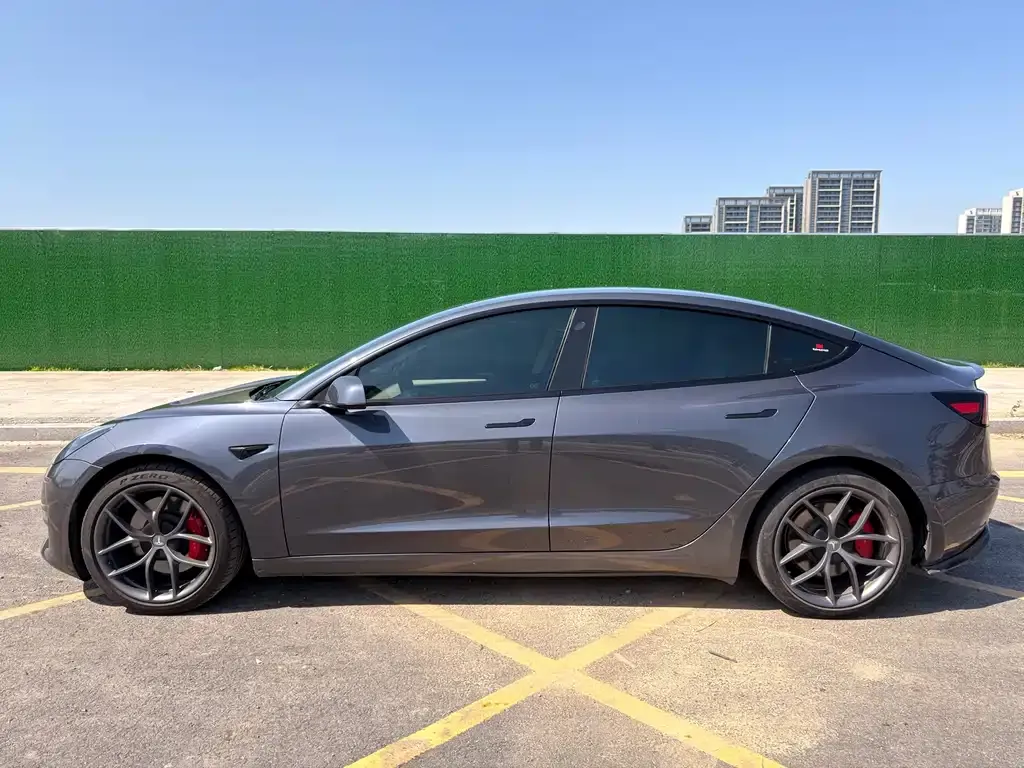 Tesla Model 3 — фото 4