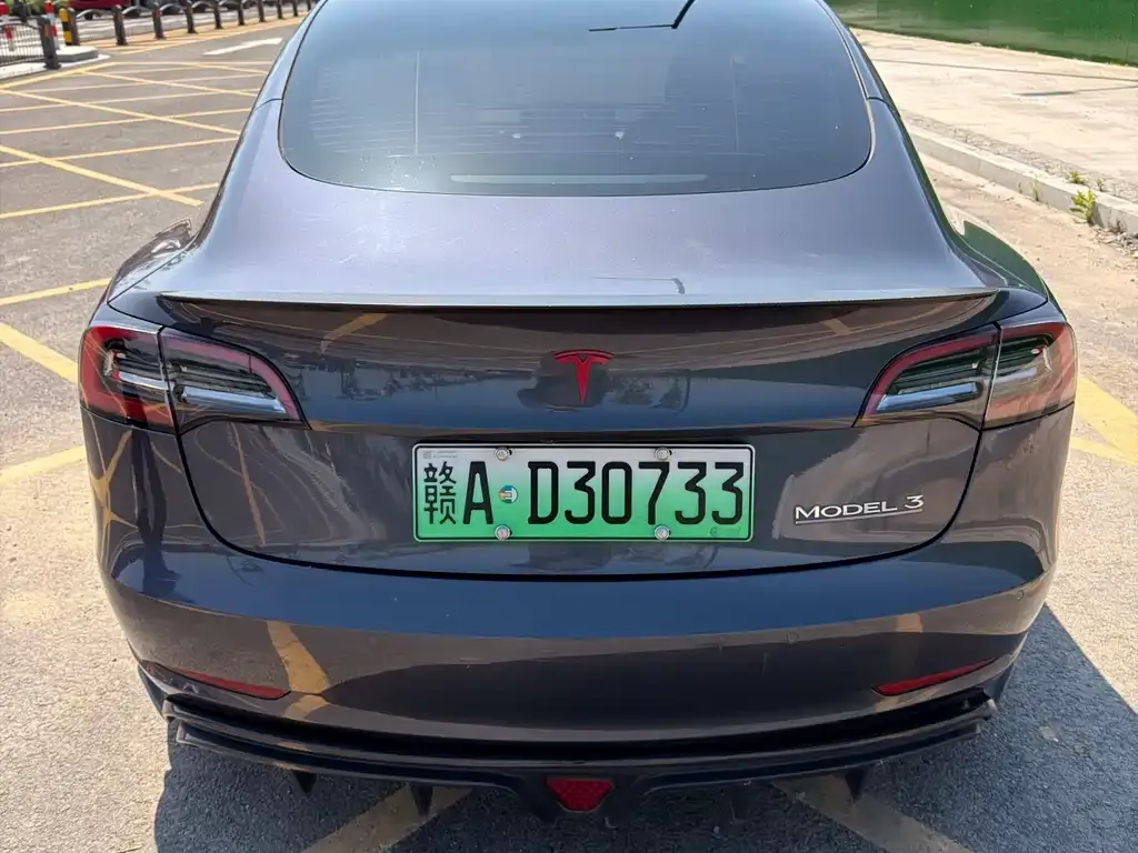 Tesla Model 3 — фото 9