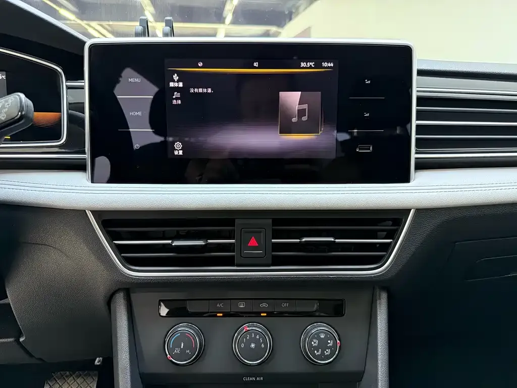 Volkswagen Tiguan L — фото 3