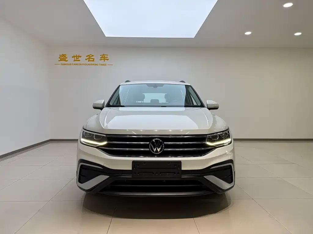 Volkswagen Tiguan L — фото 2