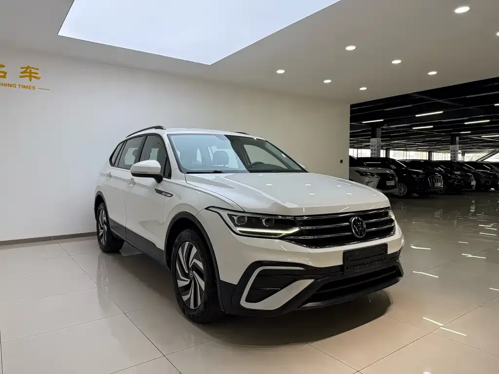 Volkswagen Tiguan L — фото 6