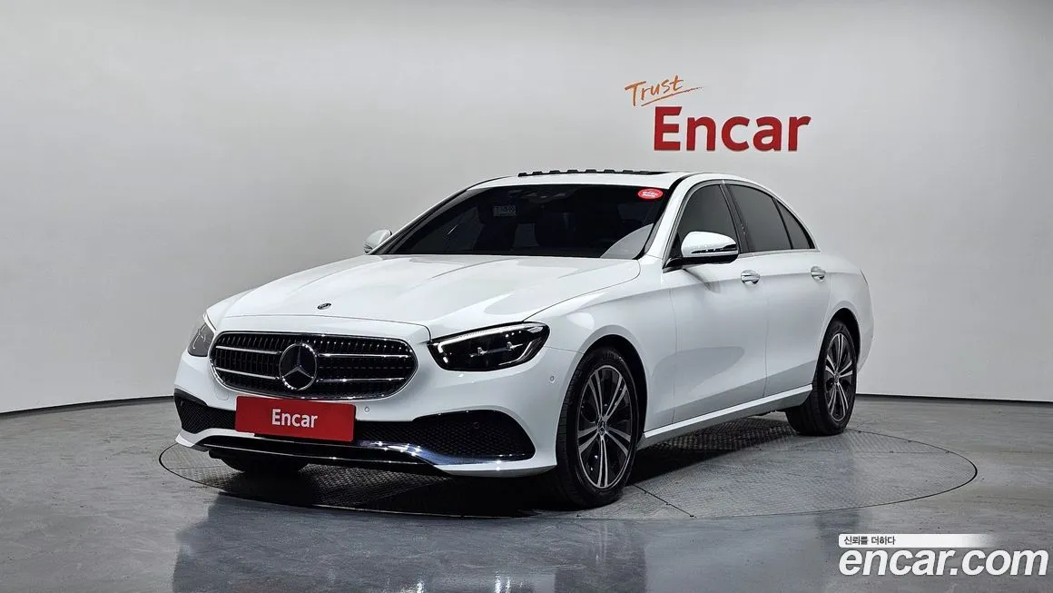Mercedes-Benz E-Class — фото 1