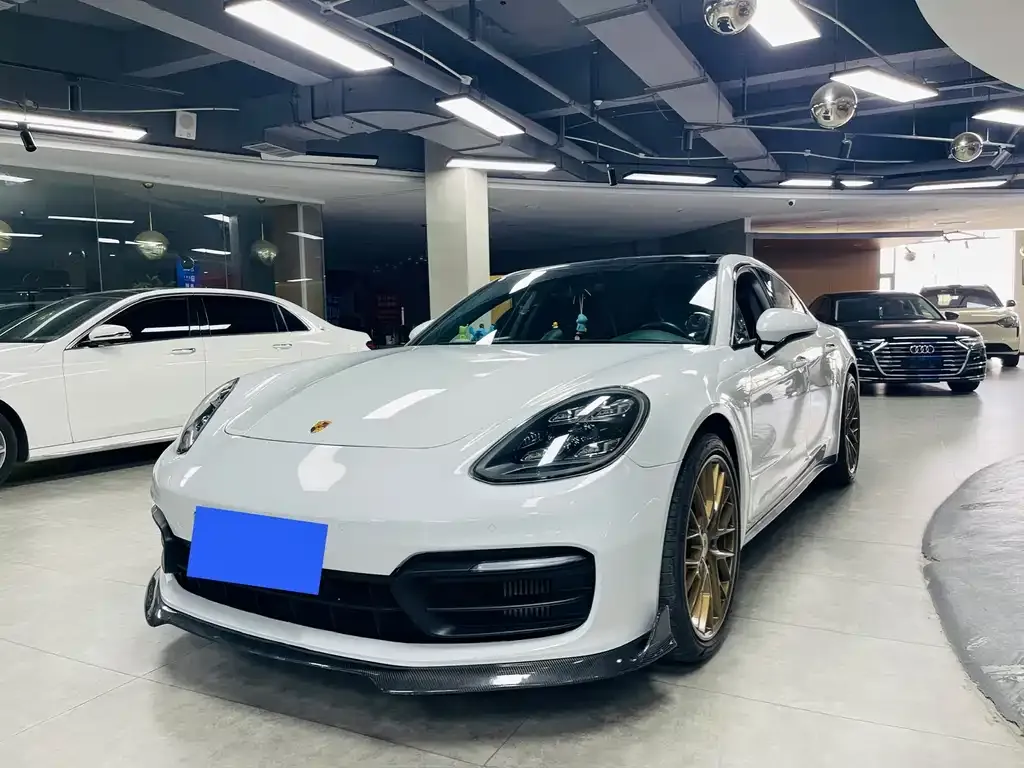 Porsche Panamera — фото 1
