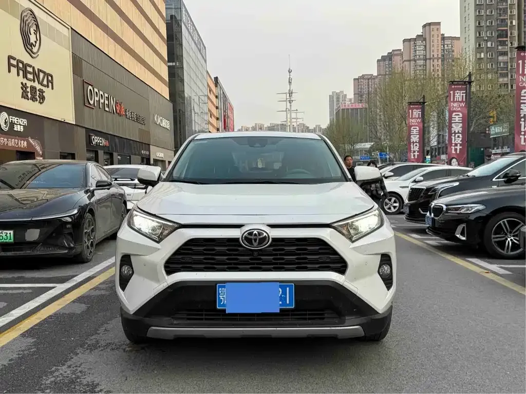 Toyota RAV4 — фото 2