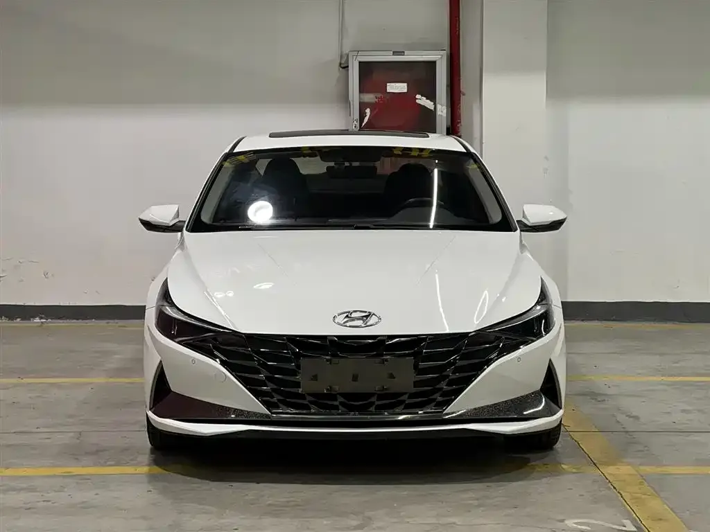 Hyundai Elantra — фото 7