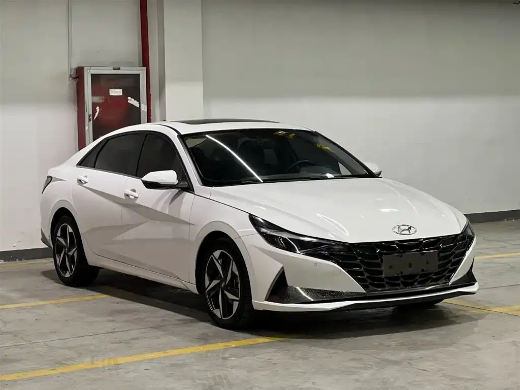 Hyundai Elantra — фото 8