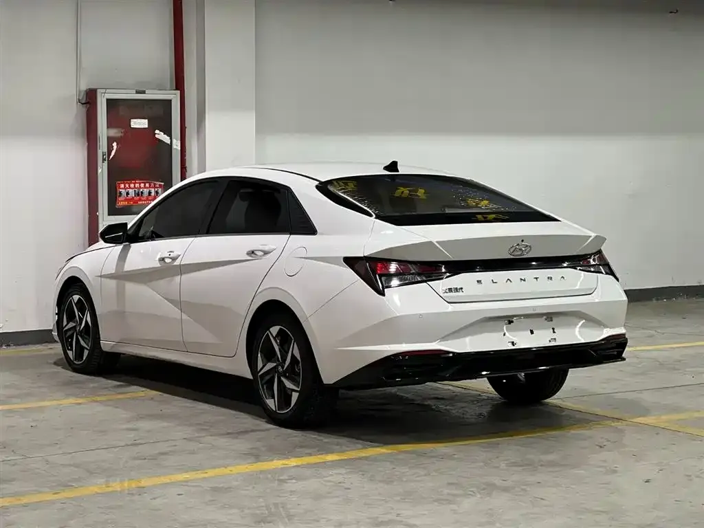 Hyundai Elantra — фото 4