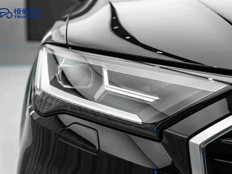 Audi Q7 2023 из CN, фото 2