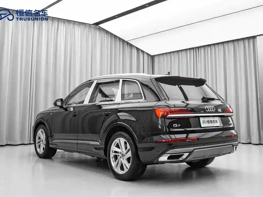 Audi Q7 2023 из CN, фото 9