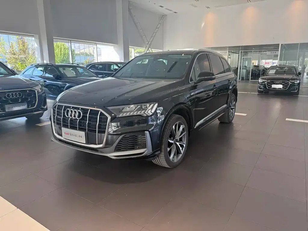 Audi Q7 — фото 1