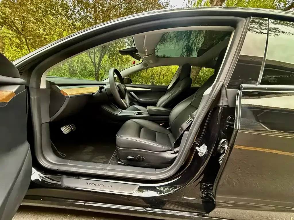 Tesla Model 3 — фото 4