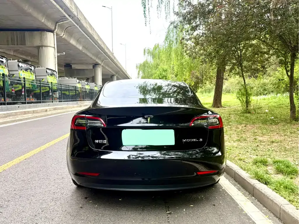 Tesla Model 3 — фото 10