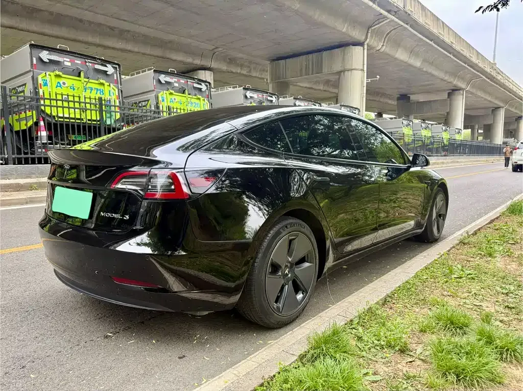 Tesla Model 3 — фото 7