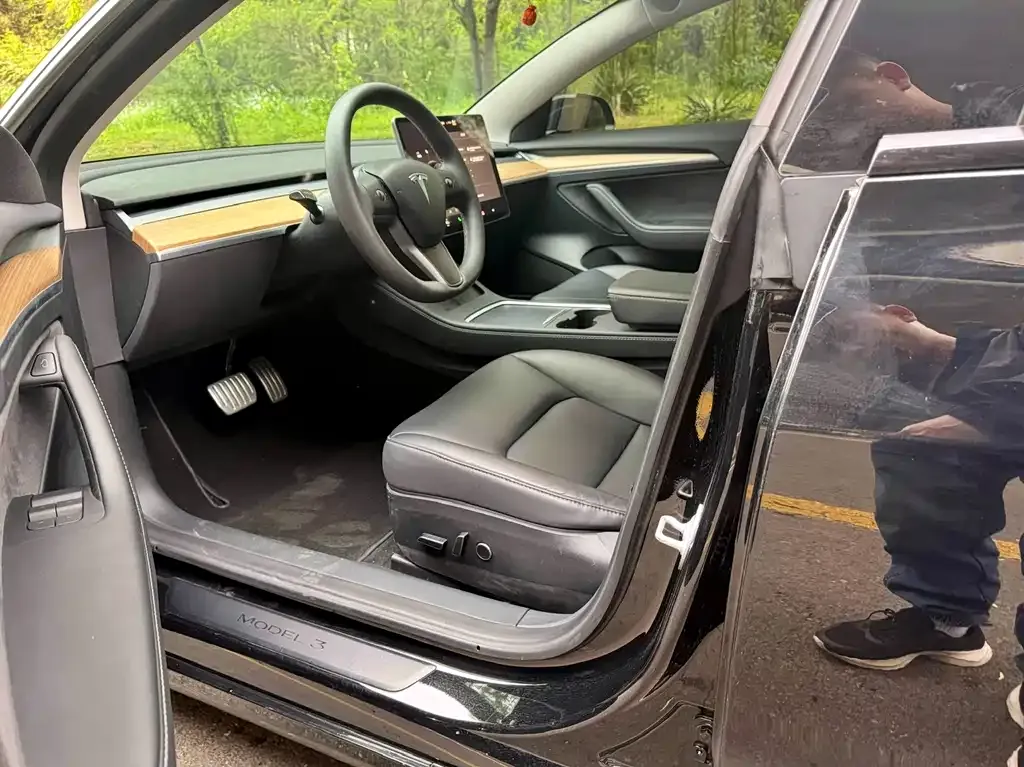 Tesla Model 3 — фото 3