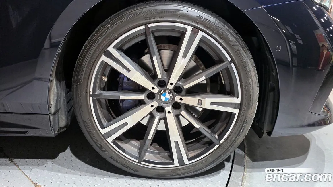 BMW 5-Series — фото 10