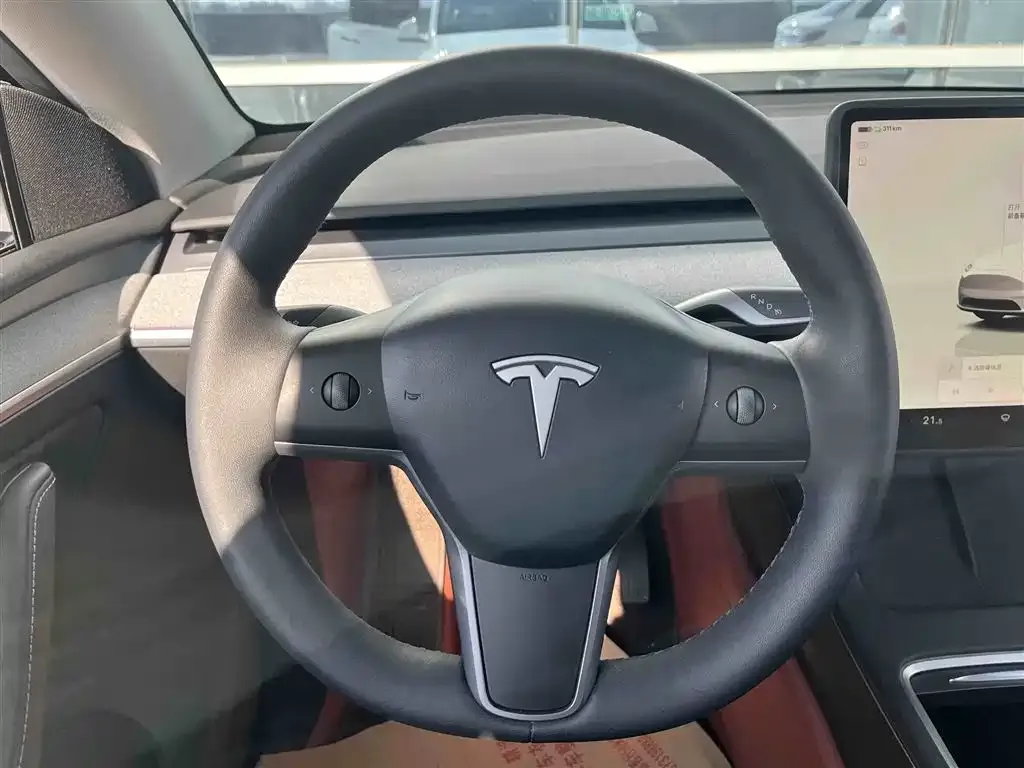 Tesla Model Y — фото 8