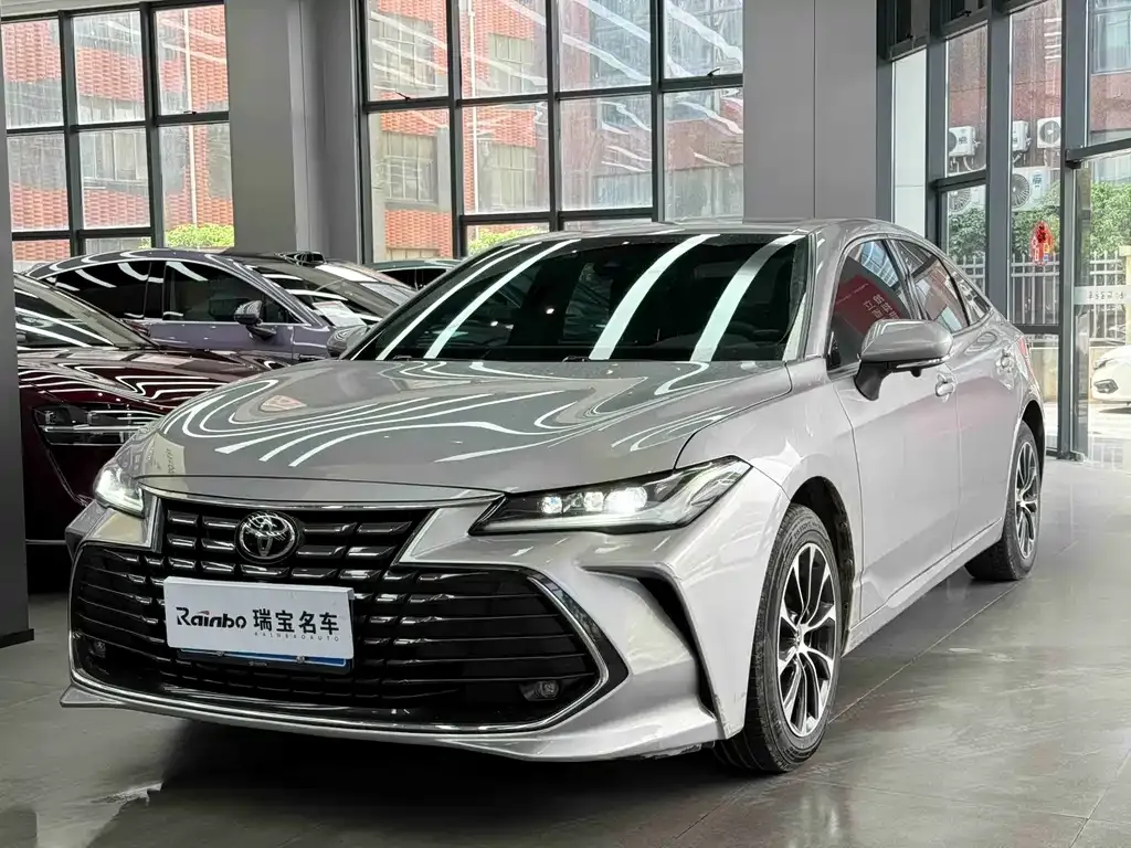 Toyota Avalon — фото 1