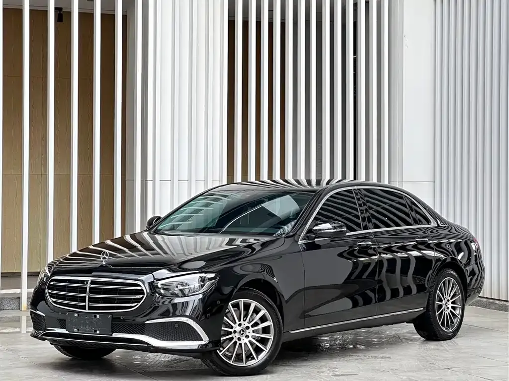 Mercedes-Benz E-Class — фото 1