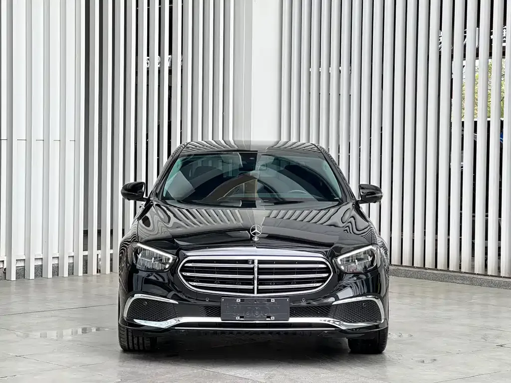 Mercedes-Benz E-Class — фото 4