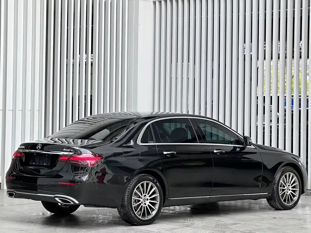 Mercedes-Benz E-Class — фото 8