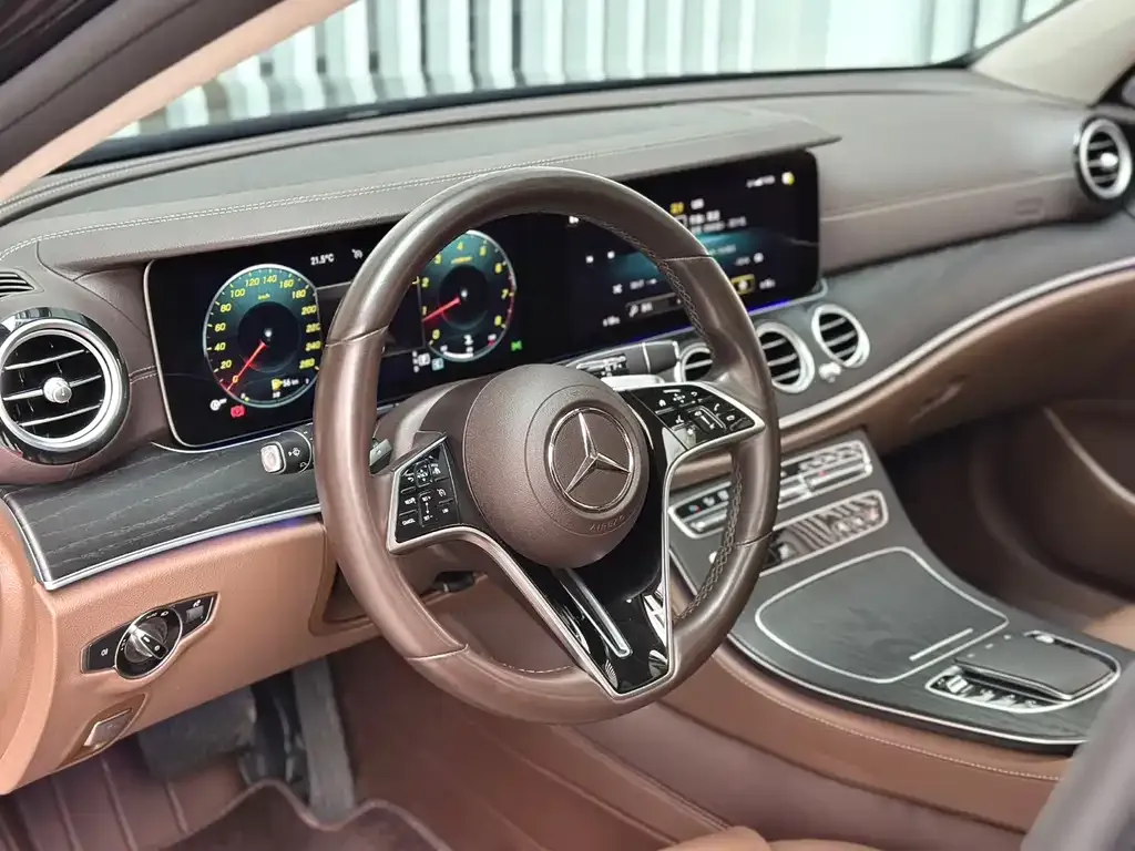 Mercedes-Benz E-Class — фото 10
